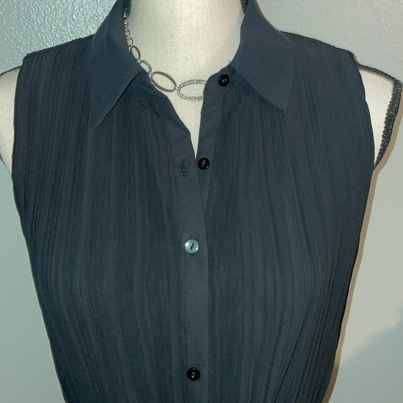ABERCROMBIE AND FITCH FOLDS BLOUSE. - Picture 3 of 10